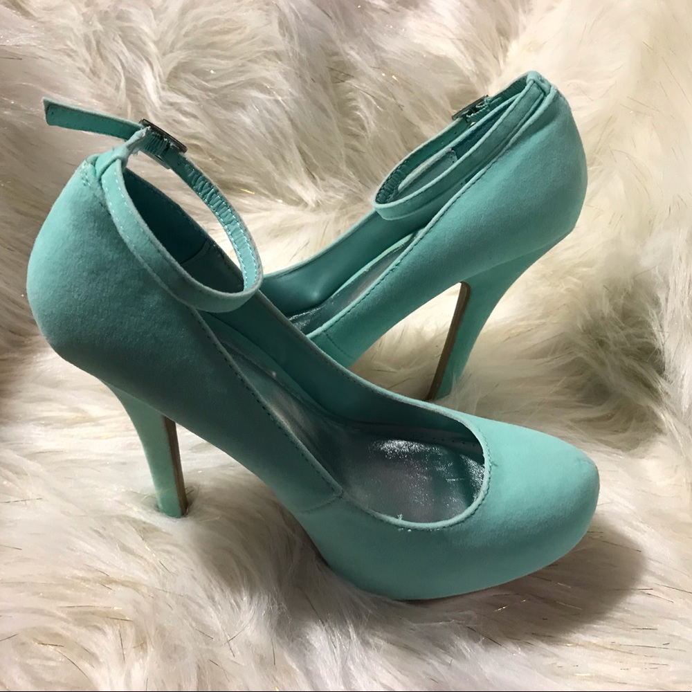 Bamboo Pastel Green Heels - Size 7